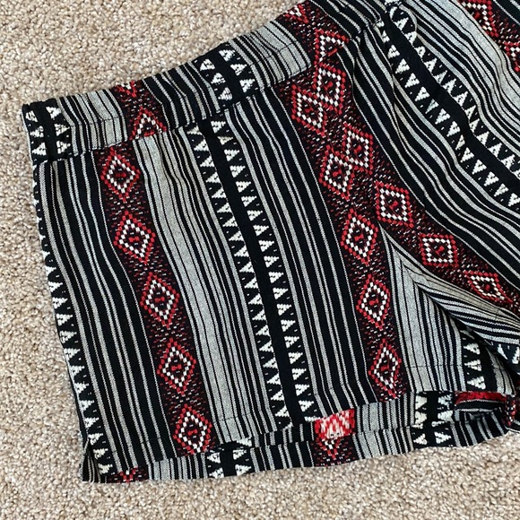 Forever 21 Aztec Pull On Shorts - Picture 2 of 9